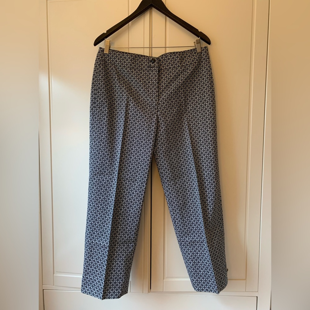 Super chic, light weight dress pant. Mint condition, Can be dressed up or down.